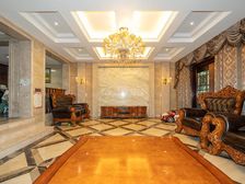 上河郡下叠别墅,带花园 带车位,装修空置看房方便,满五诚售