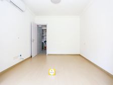 一梯两户。南北小两房,1年前重新装修,楼层好,小区花园位置