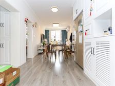 世纪大道附近,全屋精装修,拎包入住,全明户型,三房两厅诚意高