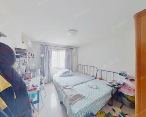 地铁口2000年小区 东南向两居室 板楼0公摊 满五年