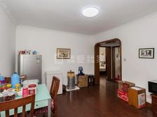 来电有惊喜!房东搬走了!(有钥匙)电梯中层,紧邻21号轨交。