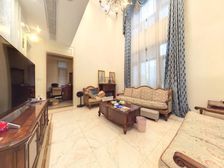 绿地华尔道:三连排边户,天然氧吧别墅,220平花园