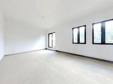 新上联排边户大院子 拓展面积多实际有350平 诚心出售