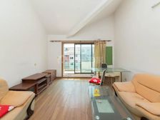 顶楼复式房,两层,楼下大四房,楼上还有一层