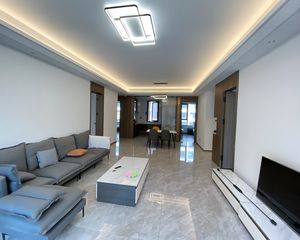 金隅大成郡三期4室2厅2卫南朝向415.0万元/套出售