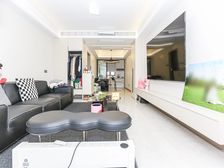 精装修可伶包入住,南北通透,满五年近地鉄,中间楼层!