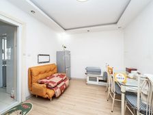 房东已经买好哦,4楼,电梯在规划,位置好,采光好,看房方便。