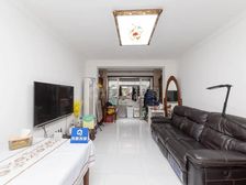 枣庄路118弄,新上,飞机户型三房,精装修,带大花园