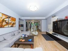 百来平的大花园您喜欢吗 可停三辆车 同面积地下室