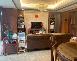 中湾广场二期4室2厅2卫南朝向405.0万元/套出售