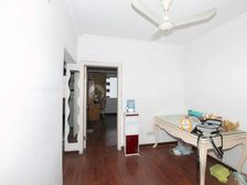 西南位育旁,双南两房,满五税费少,房东诚意出售。看房提前约