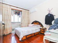 曹杨路地铁口,双南一东厅朝东,电梯高区,采光视野好,价格可谈