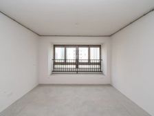 博小 24中 低楼层 9楼 九洲玺 5室2厅 毛坯