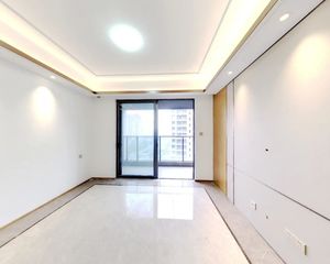 市区江景房 长粼府 交通方便 步行可到江边公园