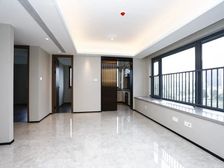 湖印光年府 126.79平4居 南北向精装修 安静不临街