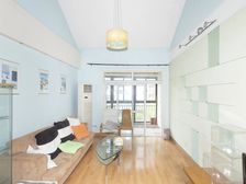 新上复式,带阁楼,空关,看房方便,有钥匙。