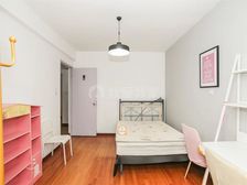 此房满五年,买进价高,税费少,楼栋位置好,中层,看中可谈