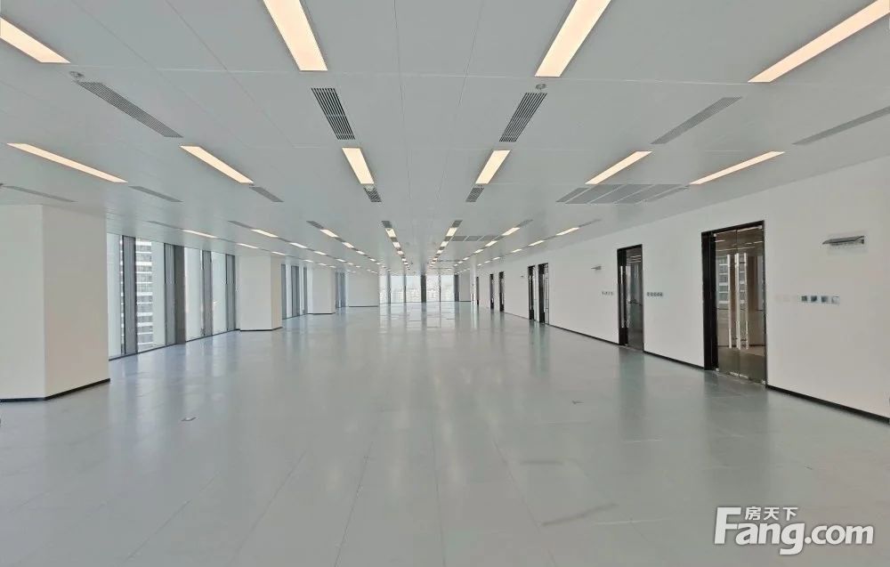 ifc大厦半层700平丨三面采光丨半年免租丨国企开发商丨地铁