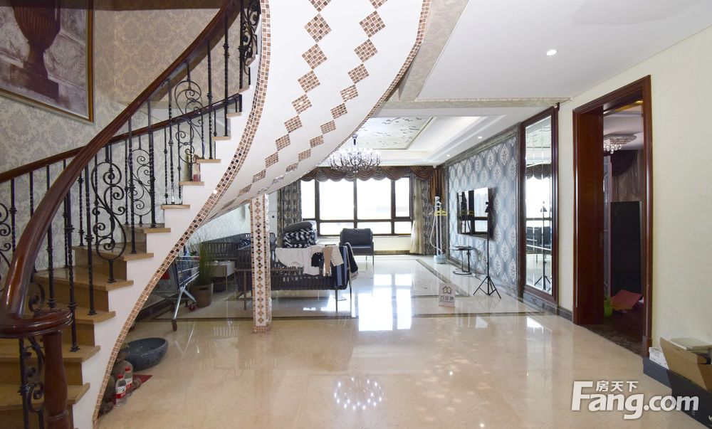 赠送200平米露台 带两个地下车位,天津滨海新区第一大街万科柏翠园