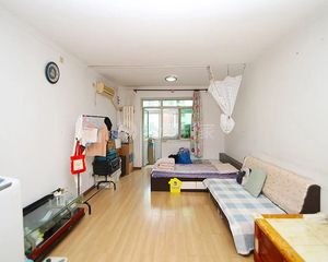 兴房大街12号院 两室一厅 中间楼 南北通透 户型方正