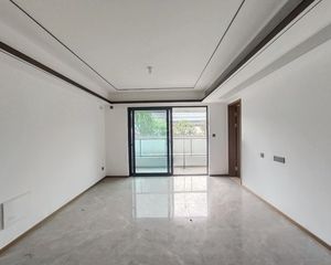 宝龙一城4室2厅2卫南朝向340.0万元/套出售
