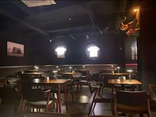 酒吧餐饮宵夜市集一条街.现成酒吧装修.带外摆位.无需顶手