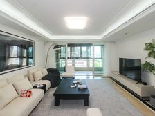 主卧朝南,独立电梯,采光充足,精装修