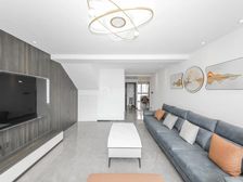 顶楼复式,装修保养好,拎包入住,满五年省税,房间多,诚心卖