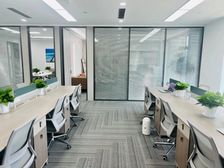 实拍!双口30米,星城中心,精装修陪家具,拎包即可办公。