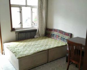 芙蓉小区四楼三室一厅壁挂炉洗衣机电视机太阳能 送地下室