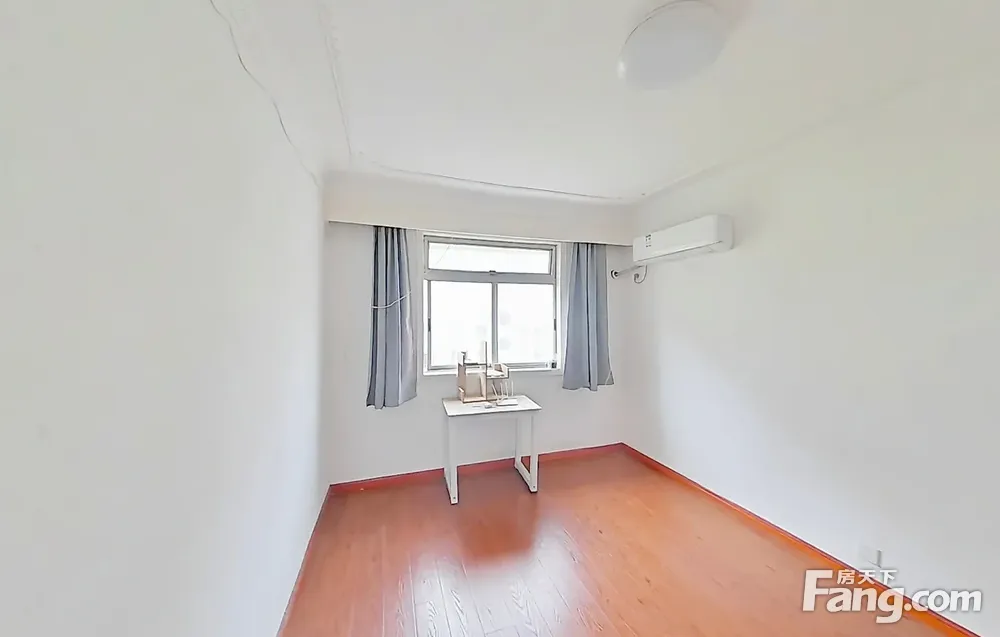 近4条地+各种配套齐全+南北通三房+交通好 近4条