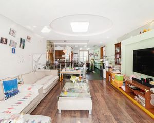 金地格林小镇 在售5居下复式 满五年