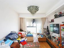 一组团绿化高有小河流水,3房2厅业主忍痛出售,精装带车位