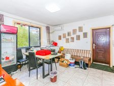 地.铁新上房源 稀有三南户型,位置安静,低楼层