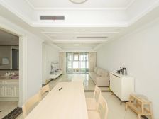 新上装修好两室,万宝广场地鉄口,中南世纪城,拎包入住