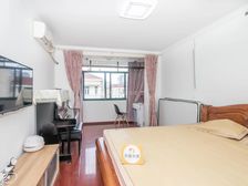 精装修,边套全明一房一厅的户型,出门11/15上海西站百米