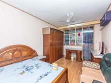 直通户型的先驱:所有功能间朝外,中间楼层,南北通,近小区花园