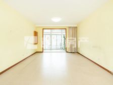 东城区 龙潭湖旁 04年商品房 少出南向两居室双卫