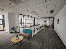 三江口和创大厦399平 精装朝江带多个隔间 经理室