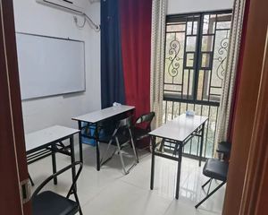 此房满五不唯一好楼层,采光好,目前空置保养好