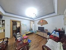 龙江秦淮河边鼓实小旁港龙园4室2厅 带一个大院子送自行车棚