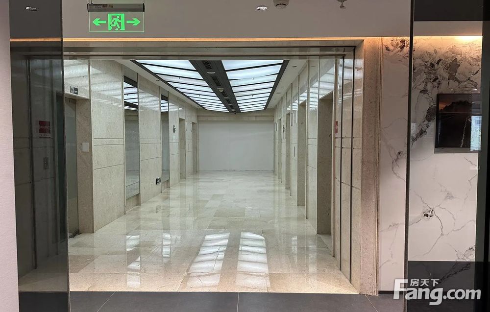 冠城大厦 480㎡ 磁场极好的办公场地 精装带家具