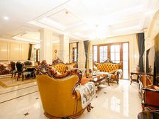 A户型,全新精装,朝南大绿地,大间距