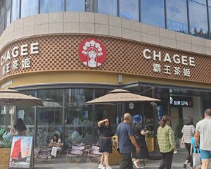 地铁0距离,年收22万,霸王茶姬旗舰店承租,6米层高,无抵押