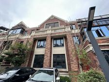 130万捡漏纳帕溪谷纯毛呸别墅,自带60平左右花园北入南花园