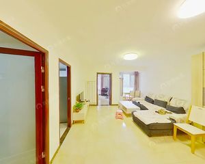 城锦苑 62.34平1居 南向精装修 自住保养好。