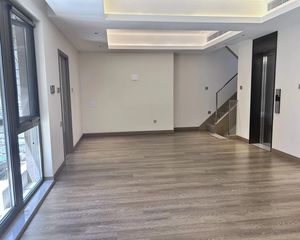 【万科合院】地上3层 地下1层290平399万精装修交房