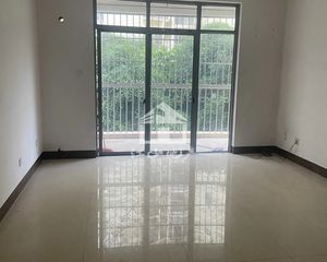 市政小区 3房2厅86万