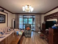 华御公馆豪华装修带30平花园3房132万