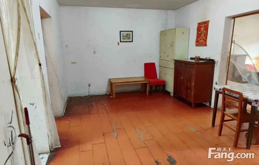 本人实拍，近恒越广场，两室一厅，简装，有钥匙，随时看房